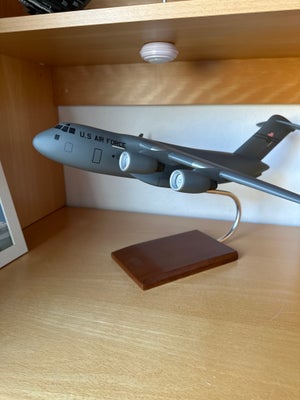 Modelfly, Boeing  Globemaster , skala 1:100, Globemaster C-17 transport fly fra U.S AIR FORCE
Købt p