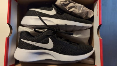 Kondisko, str. 34, Nike, unisex, Nye ubrugte Nike sko sælges efter fund i skab .
