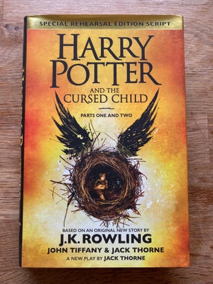 Harry Potter And The Cursed Child , J.K.  Rowling , genre: fantasy, Bogen er på Engelsk! 
Bogen er i