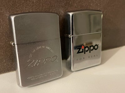 Lighter, Zippo, 2 stk zippo med Zippo logo/reklame. Den blanke er ubrugt, 

200 kr. pr stk. eller ta