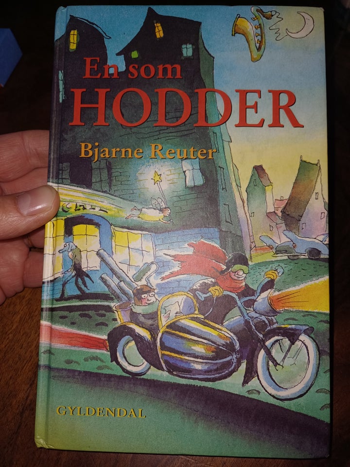 En som HODDER, Bjarne reuter