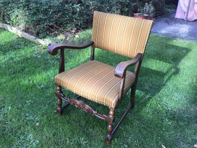 Lænestol, træ, 
Flot ældre lænestol med fine detaljer sælges for 249kr. sat ned fra 499kr.

H: 88 cm