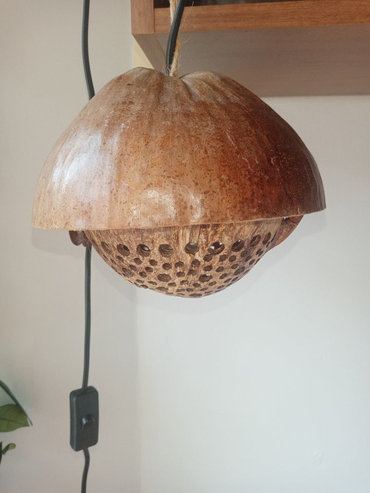 Anden loftslampe, Thai kokosnød