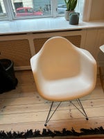 Stol-på-stol, Ukendt - ligner Eames