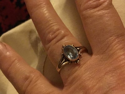 Fingerring, guld, 14 kt. med stempel 585 og CAC
C.A. Christensens Eft. København.
Stenen er i fint s