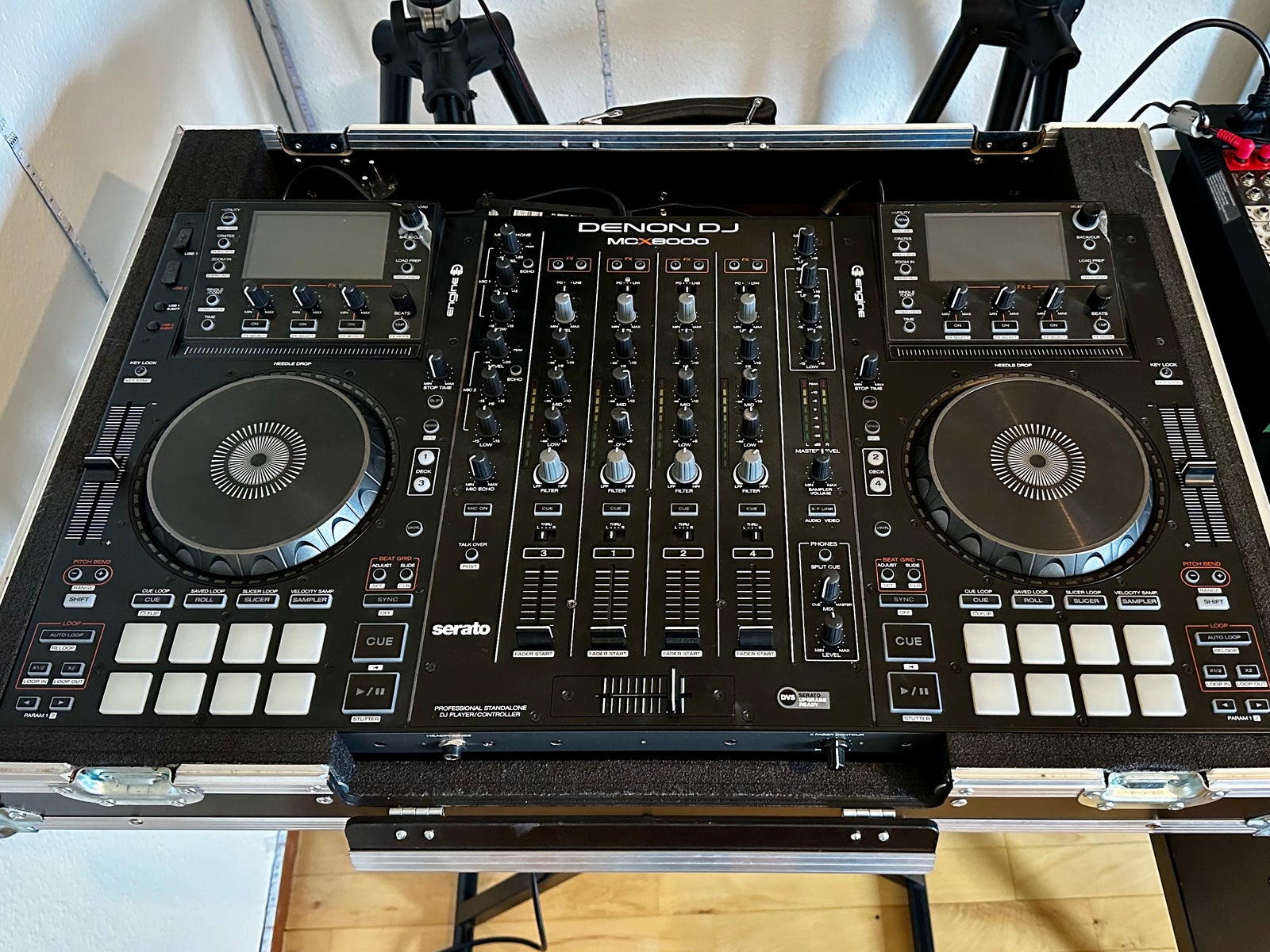 DJ controller all-in-one + Case, Denon MCX8000