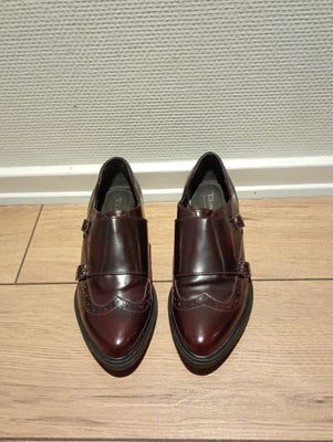 Loafers, str. 39, TAMARIS TREND,  Skind,  Næsten som ny, TAMARIS TREND, skind, str. 39. Som nye.