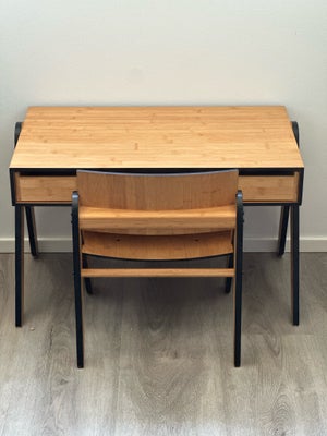 Skrivebord, We Do Wood, Super flot Geo’s table skrivebord til de mindste i Egetræ med sort kant fra 