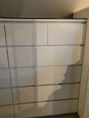 Kommode, b: 80 d: 48 h: 123, Malm kommoder hvide med sort glasplade
Købt i Ikea
Fin stand
2 stk

Ny 