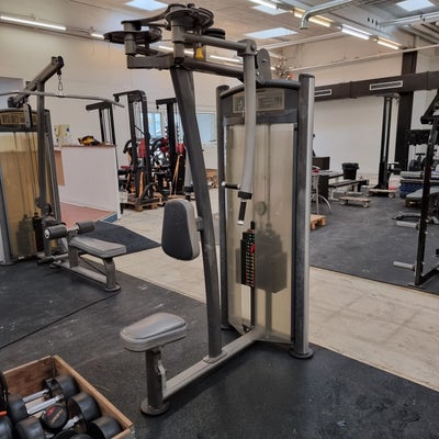 Andet, Pec Fly / Rear Delt, Impulse, Glimrende maskine. Kører godt.
Bagskulder, øverst bryst, nakke.