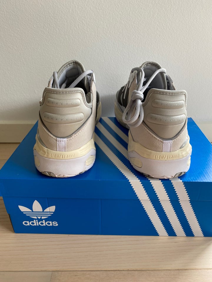 Sneakers, Adidas, str. 45