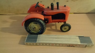 Legetøj, Traktor, plast og metal ca 1970 optræk virker ikke
pris ide 75,-
Sender gerne, bud modtages