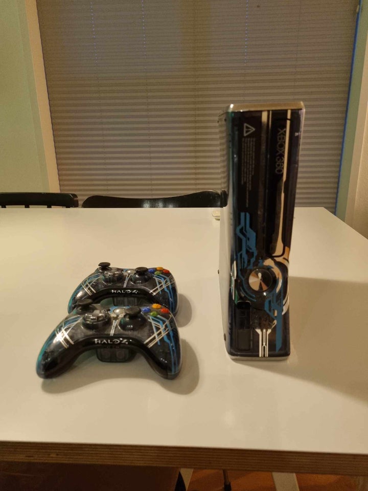 Xbox 360, Halo 4 special edition, God