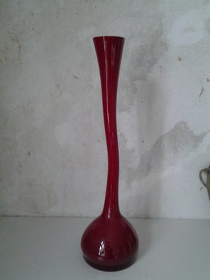 Glas, Vase, Normann, Rød Normann swingvase, H 41 cm