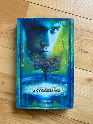 Skyggemagi, John Lenahan, genre: fantasy, Skyggemagi - Softcover læst en gang, som ny Np 199kr. Sælg