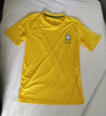 Fodboldtrøje, Brasil
Str. ca. S - M (der står ikke str. i)