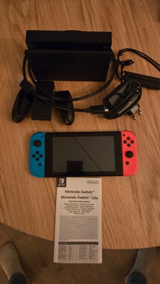 Nintendo Switch, 2019 v2, Perfekt, Forsendelse 59 kr.

desværre ingen kvittering

den er omkring 2,5