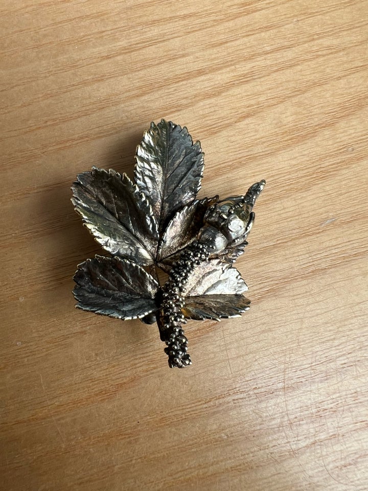 Broche, sølv, Flora Danica rosenknop