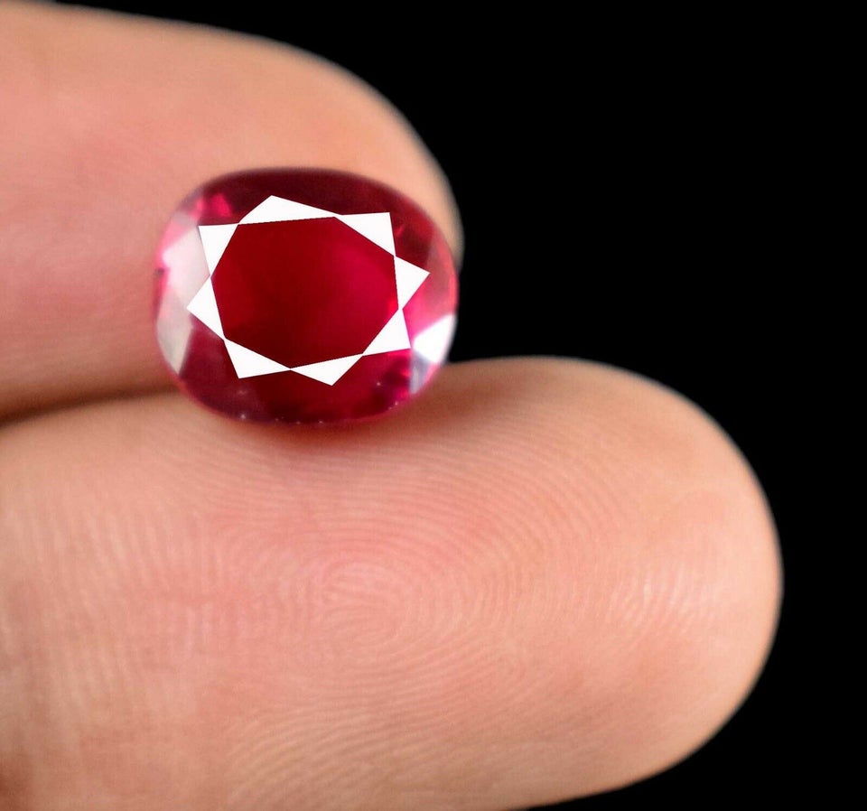 Andet smykke, ædelsten, 6.25 Ct Ruby Burma certyfikat