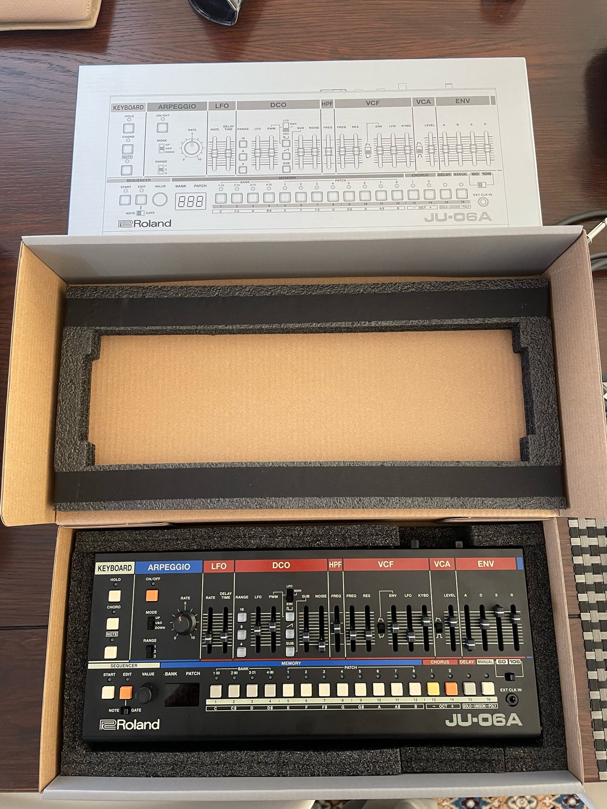 Synthesizer, Roland JU-06A