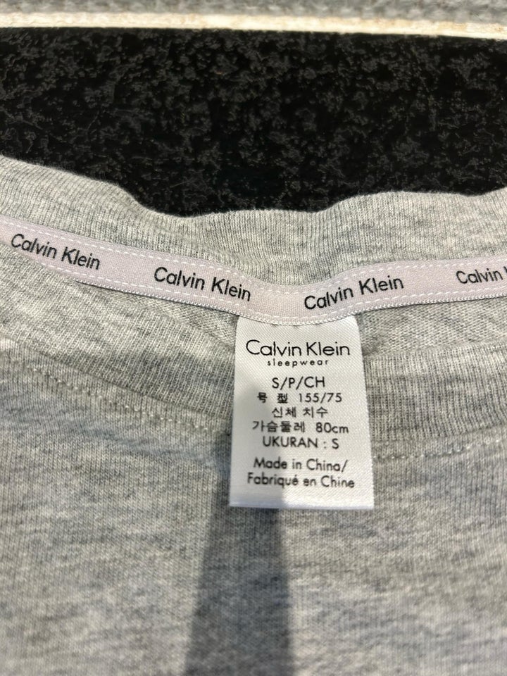 T-shirt, Levis & Calvin Klein, str. 36