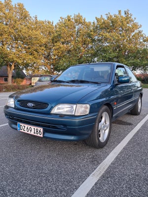 Ford Escort, 1,4i CLX, Benzin, 1994, km 112000, grønmetal, 3-dørs, Pæn og velkørende, som ny indvend