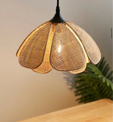 Anden loftslampe, Håndlavet rattan loft lampe, Utroligt smukke håndflettede bambus m/ rattan  loft l