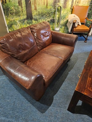 Sofagruppe, læder, 3 pers., Sofa og Lænestol i læder, brugt og rimeligt velholdt .
Kan afhentes i Næ