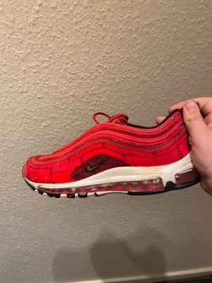 Sneakers, str. 44, Nike,  Rød,  God men brugt, Hej sælger mine sko. De er ægte og som ny koster de 5