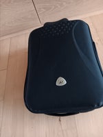 Kabine kuffert sælges for 100 kr
Mål 50cm × 35 cm