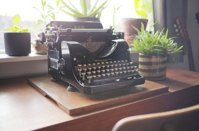 Skrivemaskine, AEG Modell 6, Skrivemaskine fra 1920'erne. Fungerer vist nok som den skal. Rimelig st