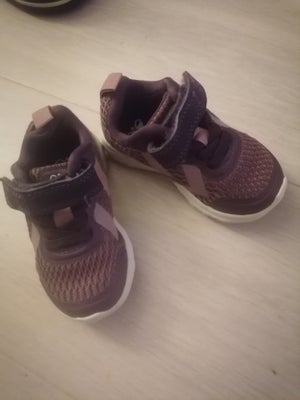 Sneakers, str. 20, Hummel, piger, Lækre sneakers i purple lilla til den lille baby i str 20. 
Velcro