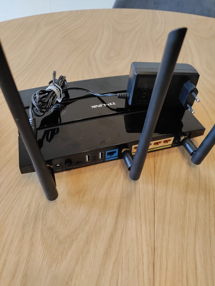 Router, wireless, TP Link Archer C7 AC1750