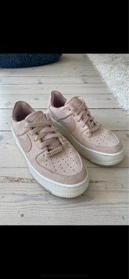 Sneakers, str. 37,5, Nike,  Particle beige/phantom,  Næsten som ny, Sælger mine fede Air Force 1 Sag