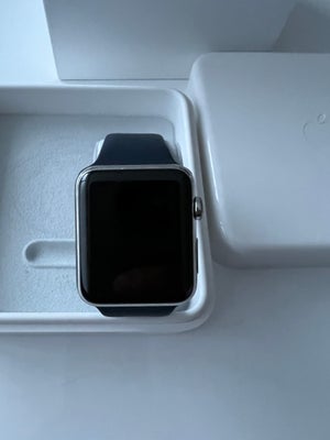 Smartwatch, Apple, Apple Watch i stål / stainless steel. I rigtig flot stand og uden ridser.
Virker 