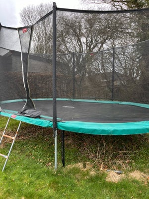 Trampolin, Berg, 4 år gammel trampolin - god stand men med lidt rust på stellet. 5,2 m x 3,45 m.
Ny 