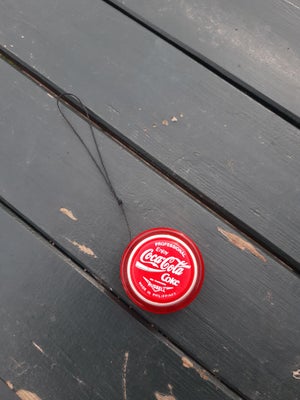 Coca Cola, Coca Cola-yoyo, rød/hvid/klar rød plastik, Russell/"Professional", ca. 5,6 cm i diameter.