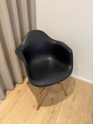 Eames, DAW, Stol, 6 stk lækre Vitra Eames DAW stole med sort skal og ben af træ. Eneste ejer af stol