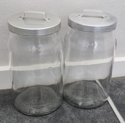 Glas, Opbevaringsglas, Burken fra IKEA, 2x2 liter opbevaringsglas med tæt låg. Mål: 22x13 cm

Dyr/rø