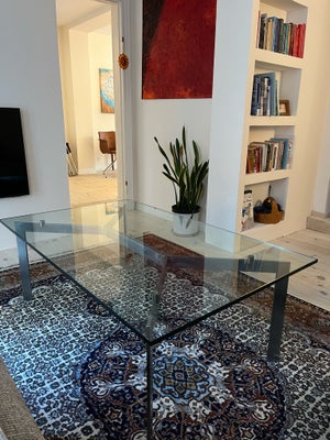 Glasbord, glas, Vintage sofabord i glas sælges grundet pladsmangel 
Mål:
80 cm bredt
1,30 m langt 
4
