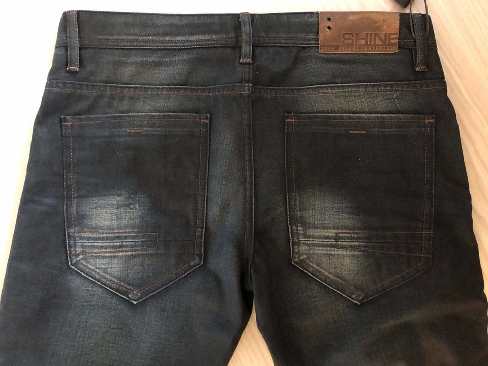 Jeans, NYE Shine True Indigo Collection, str. 34