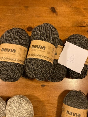 Garn, Strømpegarn, Har lidt strømpegarn fra Navia 70% uld 30% nylon til p 4,5 
Der står på billedet 