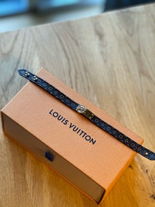 Sold at Auction: LOUIS VUITTON SERVIETTE Ambassadeur en cuir épi noir,  garnitures en laiton doré, clés 41 x 30 x 15 cm Ambassadeur BR