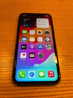 iPhone 11, 64 GB, sort, God, Telefonen er i rigtig fin stand. Intet skiftet på den.
Batteri er på 72