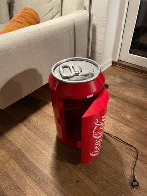 Coca Cola, Køleskab, Fint Coca Cola køleskab, som nyt bortset fra en misfarvning på toppen, da moren