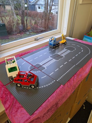 Lego Duplo, Vejbane byggeplader legekasse underlag, Mange forskellige klodser
Køretøjer med figurer 