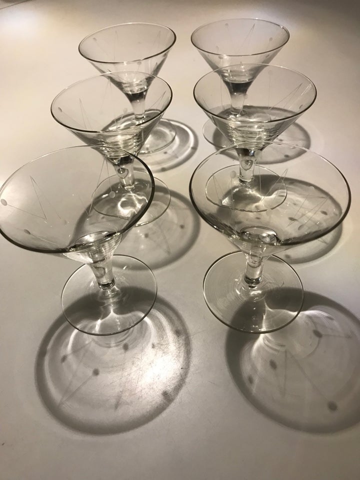 Glas, Likørglas, Lyngby eller Holmegård ?