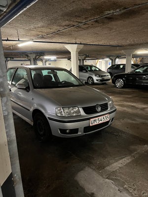 VW Polo, 1,4 16V, Benzin, 2001, km 214000, sølvmetal, nysynet, 3-dørs, Sælges nysynet med dårlig gea