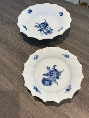 Porcelæn, Skåle, Blå Blomst, Royal Copenhagen - Blå Blomst
Lille skål, kantet 8556 (100,-) 1.sort.
M