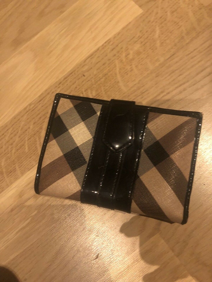 Pung, Michael Kors og Burberry